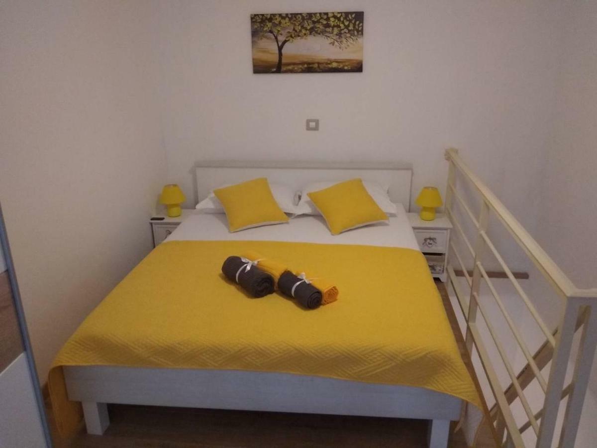 Apartman Laura Pula Exterior foto