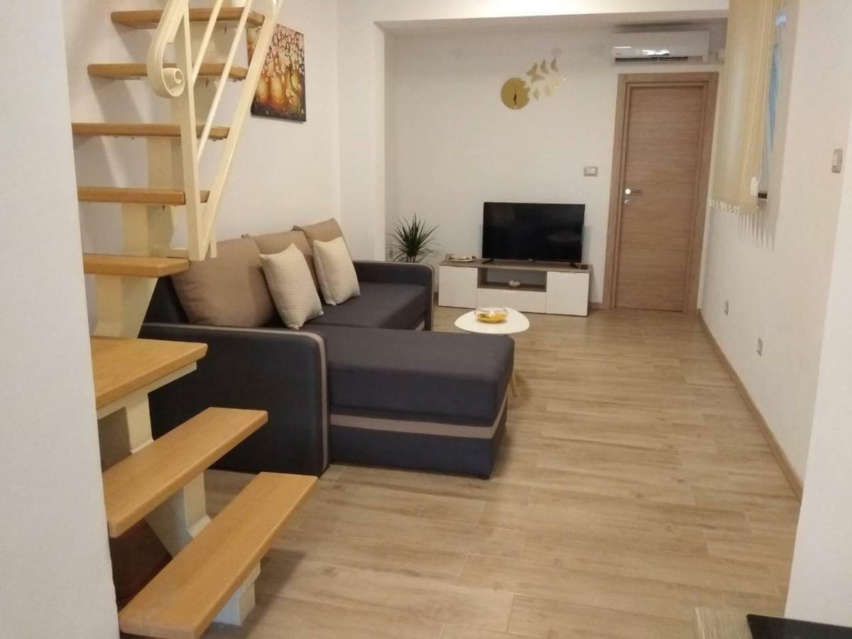 Apartman Laura Pula Exterior foto