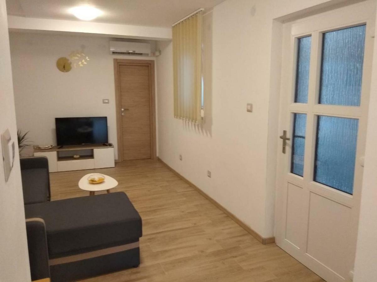 Apartman Laura Pula Exterior foto