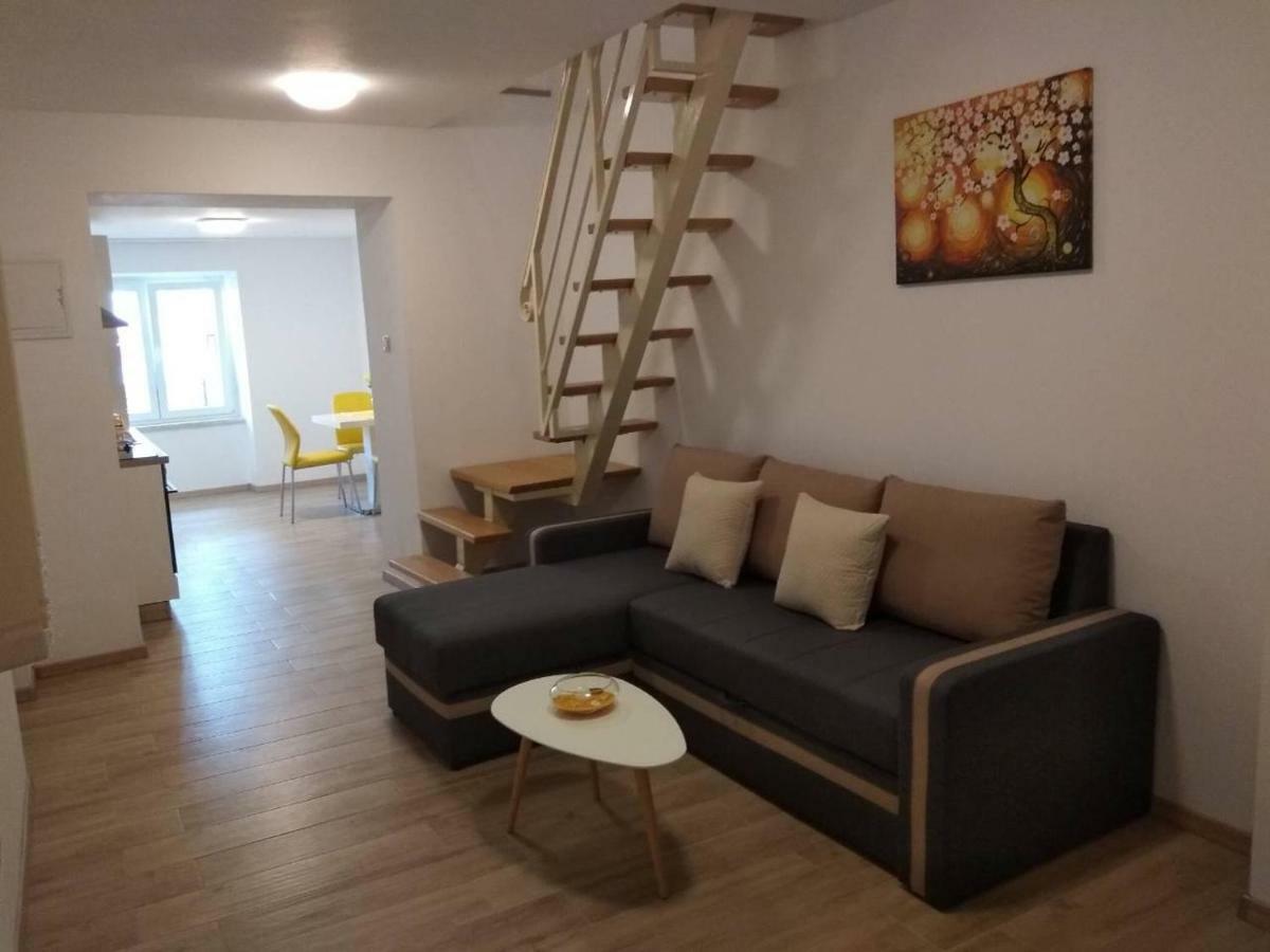 Apartman Laura Pula Exterior foto